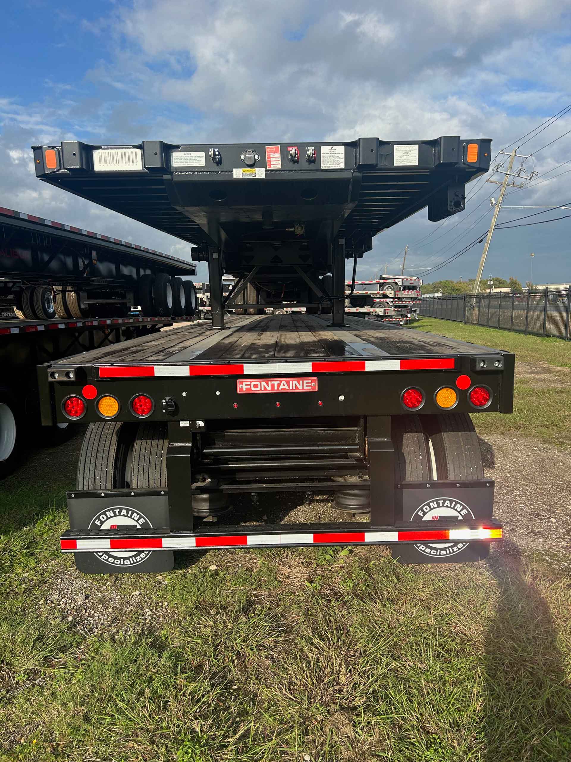 2025 FONTAINE Extendable Flatbed 24930 New & Used Semi Trailers for